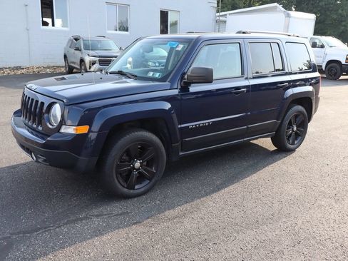 Used 2017 Jeep Patriot High Altitude AWD/4WD image 2