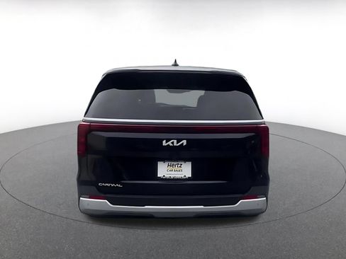 Used 2026 Kia Carnival FWD image 12