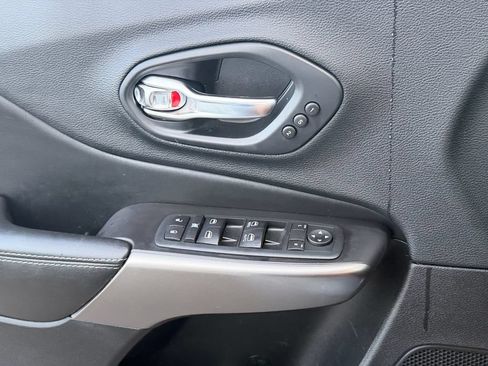 Used 2020 Jeep Cherokee Limited AWD/4WD image 26