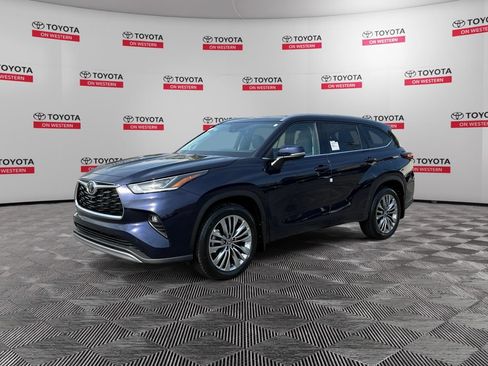 New 2026 Toyota Highlander Platinum AWD/4WD image 1