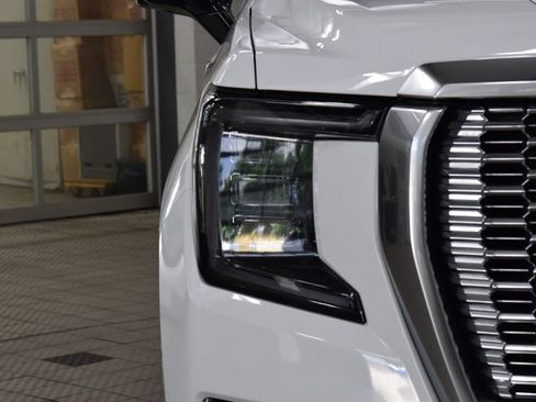 Used 2024 GMC Yukon XL Denali AWD/4WD image 12