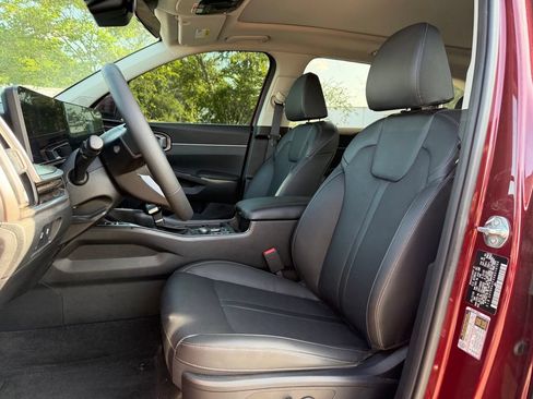 Certified 2025 Kia Sorento EX w/ Panoramic Sunroof Package FWD image 10