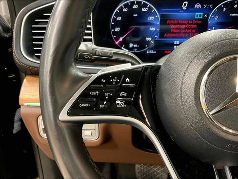 Used 2024 Mercedes-Benz GLS 450 4MATIC image 11