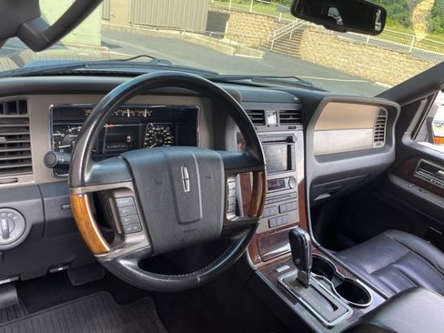 Used 2012 Lincoln Navigator 4WD image 28