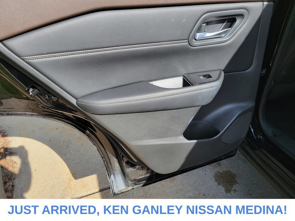 Certified 2023 Nissan Rogue SV w/ SV Premium B Package AWD/4WD image 17