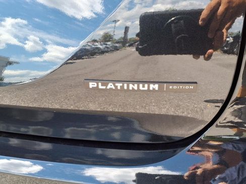 New 2025 Mitsubishi Outlander SEL image 9