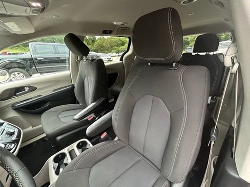 Used 2023 Chrysler Voyager LX FWD image 19