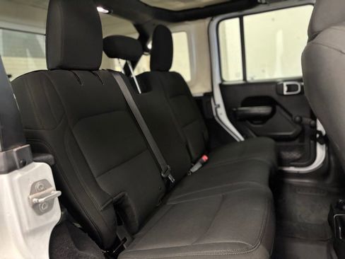 Used 2018 Jeep Wrangler Unlimited Sport image 9