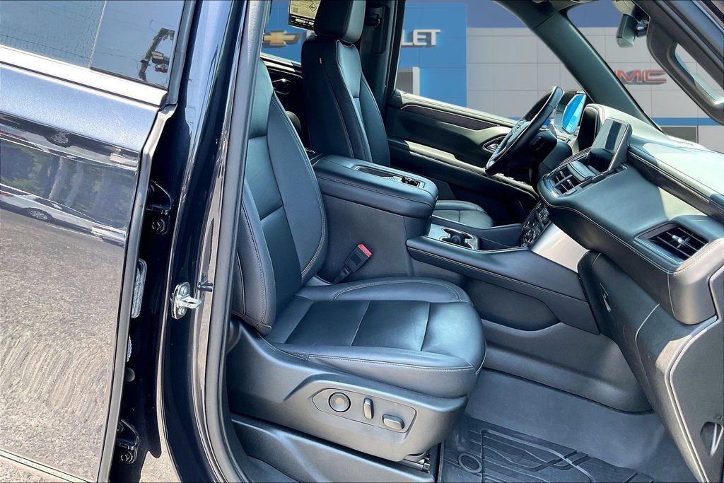 Used 2023 Chevrolet Tahoe LT w/ Luxury Package AWD/4WD image 29