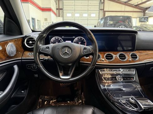 Used 2018 Mercedes-Benz E 300 4MATIC image 21