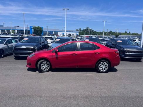 Used 2017 Toyota Corolla LE FWD image 5