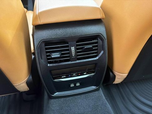 Used 2025 BMW 330i xDrive 330i xDrive w/ Premium Package image 33