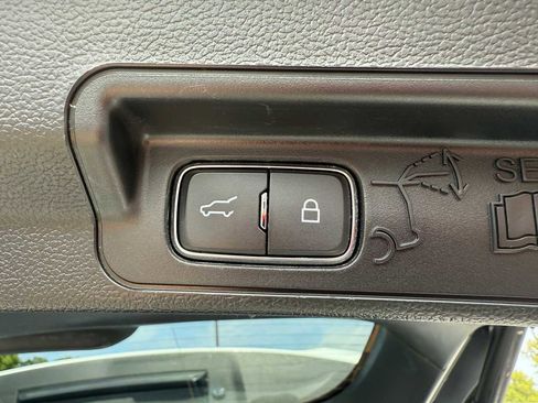 Used 2023 Ford Explorer Limited image 29