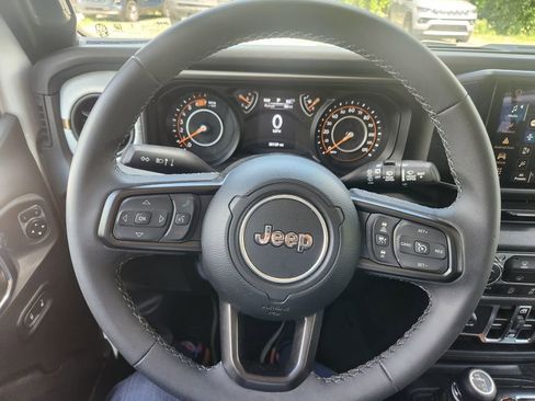 Used 2025 Jeep Wrangler Unlimited Sport AWD/4WD image 14
