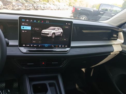 New 2025 Volkswagen Tiguan SE image 17