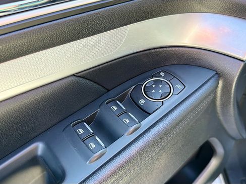 Used 2017 Ford Explorer XLT w/ Equipment Group 202A AWD/4WD image 8