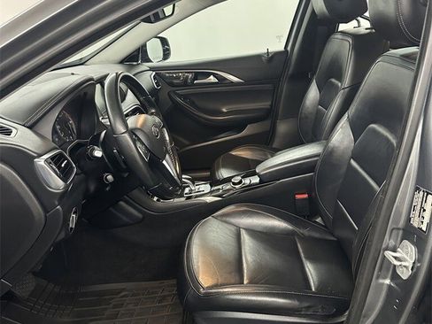 Used 2017 INFINITI QX30 Premium w/ Navigation Package image 11