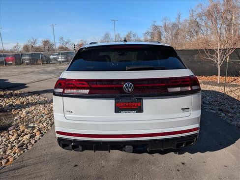 Certified 2025 Volkswagen Atlas Cross Sport SEL R-Line image 4