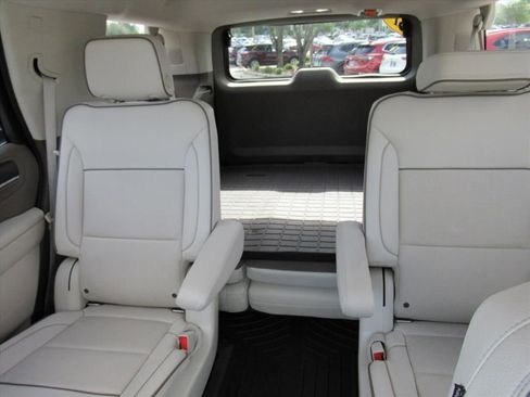 Used 2021 GMC Yukon Denali w/ Denali Premium Package AWD/4WD image 17