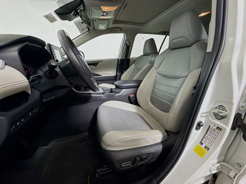 Certified 2020 Toyota RAV4 XLE Premium FWD image 21