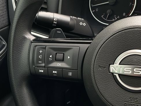 Used 2023 Nissan Rogue SV image 23