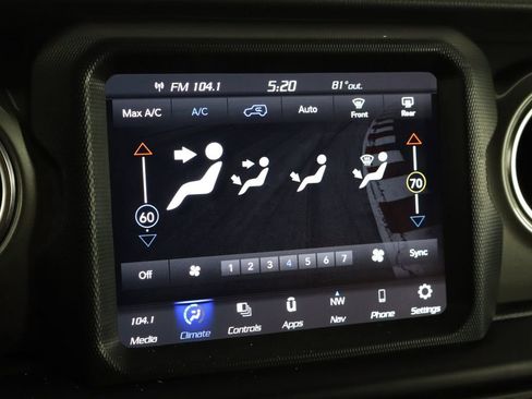 Used 2022 Jeep Wrangler Unlimited Sahara AWD/4WD image 30