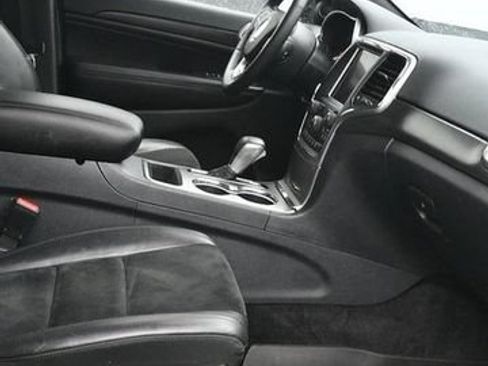 Used 2018 Jeep Grand Cherokee Altitude AWD/4WD image 13