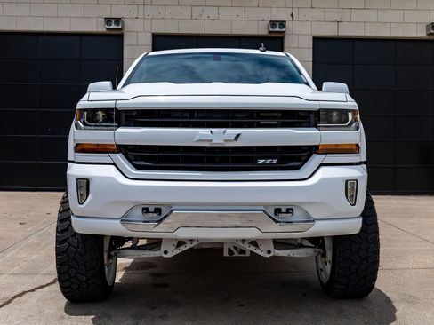 Used 2018 Chevrolet Silverado 1500 LT w/ LT Convenience Package AWD/4WD image 2