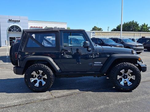 Used 2017 Jeep Wrangler Sport w/ Quick Order Package 24S AWD/4WD image 7