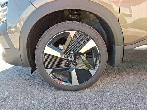 New 2026 Nissan Kicks SR w/ Cold Weather Package image 4