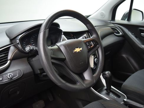 Used 2020 Chevrolet Trax LS image 11