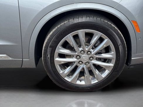 Used 2023 Cadillac XT6 Premium Luxury w/ Platinum Package FWD image 9