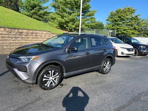 Used 2016 Toyota RAV4 LE FWD image 9