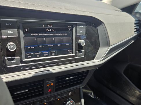 Used 2020 Volkswagen Jetta SE w/ SE Cold Weather Package FWD image 19