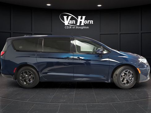 Used 2022 Chrysler Pacifica Touring-L w/ S Appearance Package FWD image 8