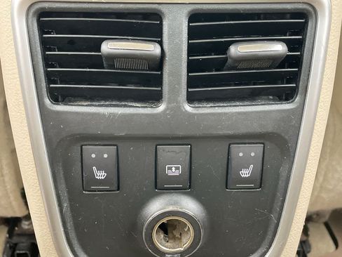 Used 2014 Chrysler 300 C AWD/4WD image 21