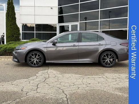 Used 2023 Toyota Camry SE FWD image 6