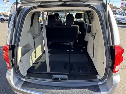 Used 2018 Dodge Grand Caravan SE w/ UConnect Hands-Free Group image 23
