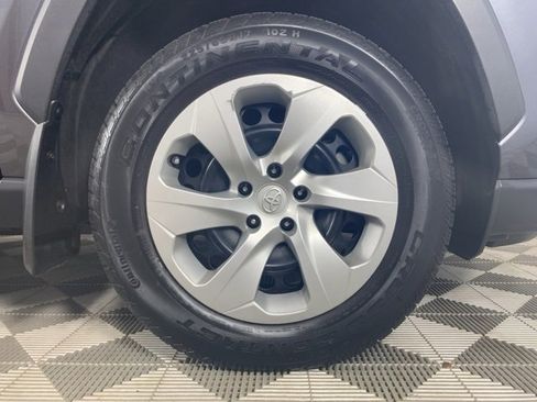 Used 2021 Toyota RAV4 LE image 9