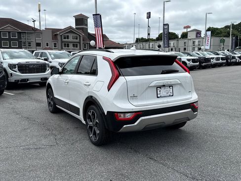 New 2025 Kia Niro EX Touring image 5