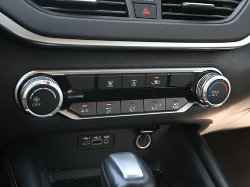 Used 2022 Nissan Altima 2.5 SR FWD image 16