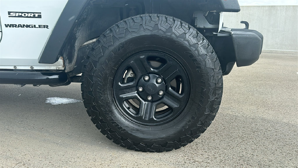 Used 2017 Jeep Wrangler Sport w/ Connectivity Group AWD/4WD image 17