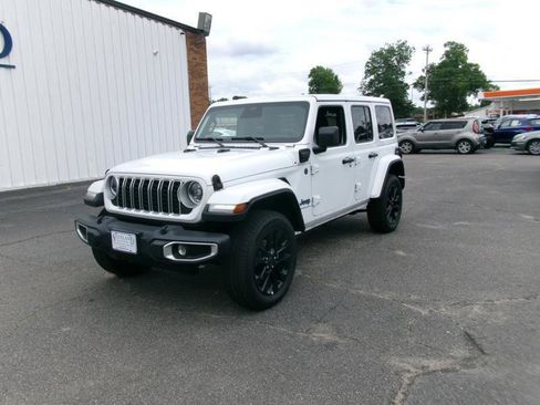 Used 2025 Jeep Wrangler Unlimited Sahara w/ Safety Group AWD/4WD image 2