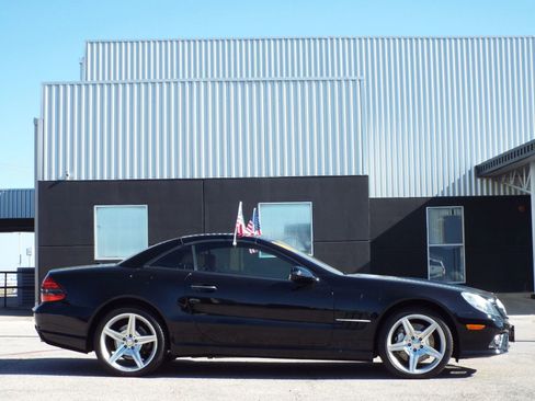 Used 2011 Mercedes-Benz SL 550 image 4