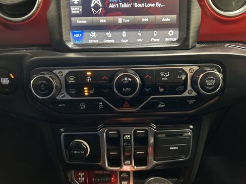 Used 2022 Jeep Wrangler Unlimited Rubicon w/ Dual Top Group image 18