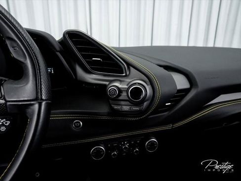 Used 2018 Ferrari 488 GTB RWD image 30