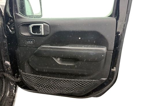 Used 2020 Jeep Wrangler Unlimited Sahara AWD/4WD image 9