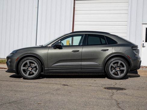 Used 2025 Porsche Macan Electric image 2