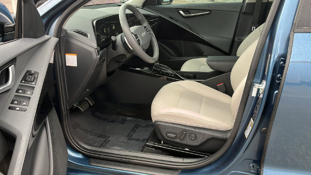 Used 2023 Kia Niro EX Touring FWD image 18