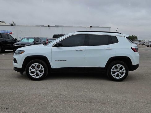 Used 2025 Jeep Compass Latitude AWD/4WD image 5